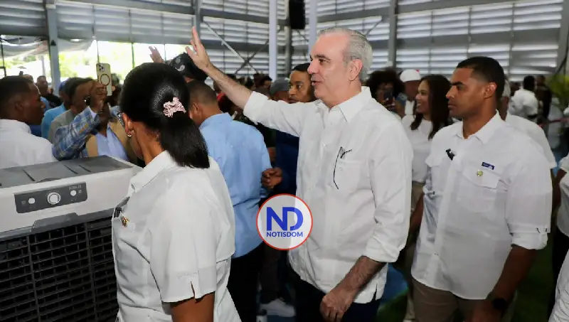 NOTISDOM FOTOS PF2026 2026 05 10T150916.556 Abinader entrega 1,500 títulos en Nuevo Domingo Savio y eleva a 3,500 beneficiarios