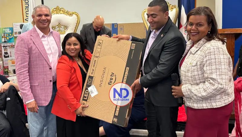 Lealtad Política celebra a las madres dominicanas en Nueva York junto al congresista Adriano Espaillat 3 NOTISDOM FOTOS PF2026 2026 05 31T105227.655 Lealtad Política celebra a las madres dominicanas en Nueva York junto al congresista Adriano Espaillat