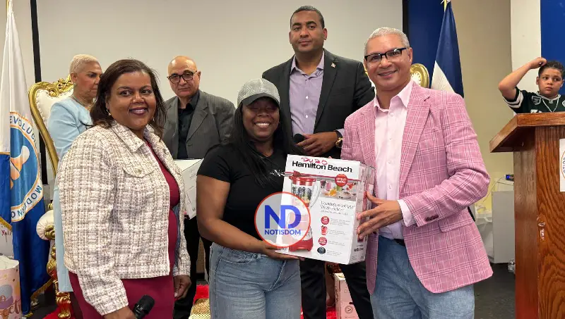 Lealtad Política celebra a las madres dominicanas en Nueva York junto al congresista Adriano Espaillat 5 NOTISDOM FOTOS PF2026 2026 05 31T105245.273 Lealtad Política celebra a las madres dominicanas en Nueva York junto al congresista Adriano Espaillat