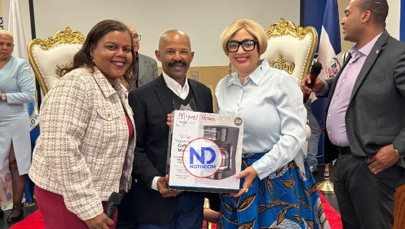 Lealtad Política celebra a las madres dominicanas en Nueva York junto al congresista Adriano Espaillat 4 NOTISDOM FOTOS PF2026 2026 05 31T105356.117 Lealtad Política celebra a las madres dominicanas en Nueva York junto al congresista Adriano Espaillat