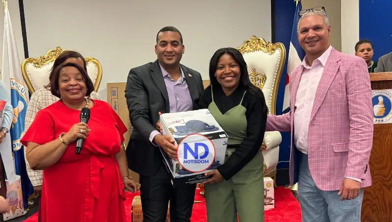 NOTISDOM FOTOS PF2026 2026 05 31T214430.044 Lealtad Política reúne a Cirilo Moronta y Adriano Espaillat en homenaje a las madres dominicanas