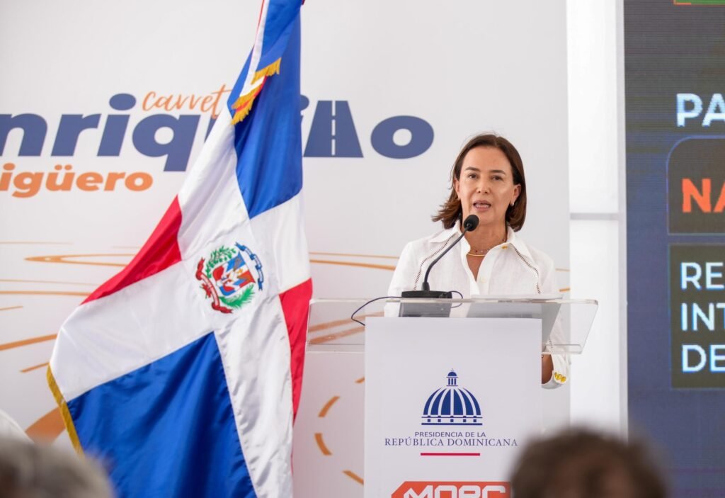 Abinader inaugura carretera Enriquillo–El Higüero en Barahona que impactará a 300 mil habitantes 8 Nathalie Alvarado 3 Abinader inaugura carretera Enriquillo–El Higüero en Barahona que impactará a 300 mil habitantes