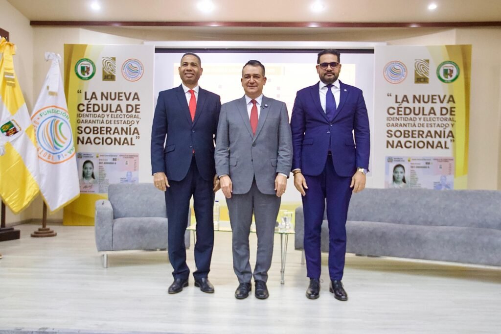 PERSONALIDADES DE LA JCE 1 Presidente JCE: Nueva cédula garantiza la integridad del padrón electoral en comicios 2028Román Jáquez Liranzo