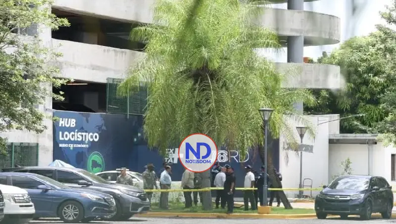 Hombre muere tras caer desde el cuarto piso de plaza Central