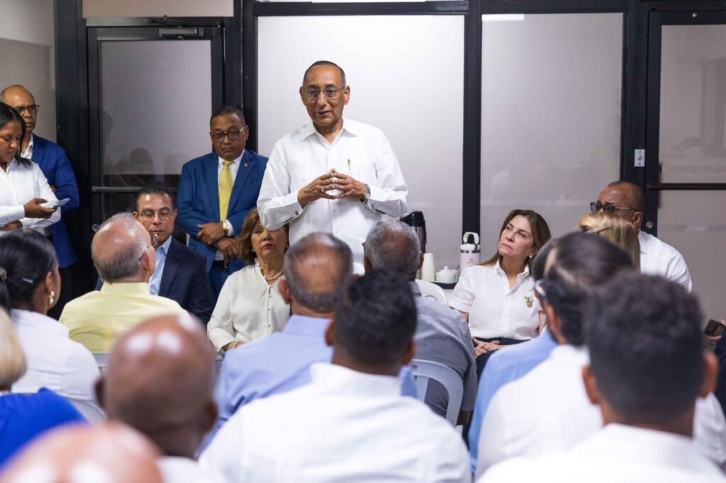 Rafael Santos Badia 13 Rafael Santos se suma al proyecto de Carolina y fortalece su estructura política en el Cibao y todo el país