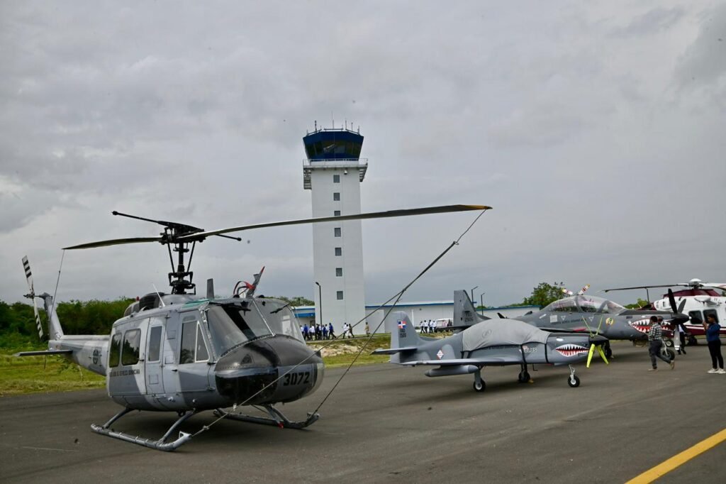 Torre de control y sistema de balizamiento de pista en la Base Aerea de San Isidro 1 1 IDAC, DA y FARD inauguran torre de control y sistema de balizamiento de pista en la Base Aérea de San Isidro