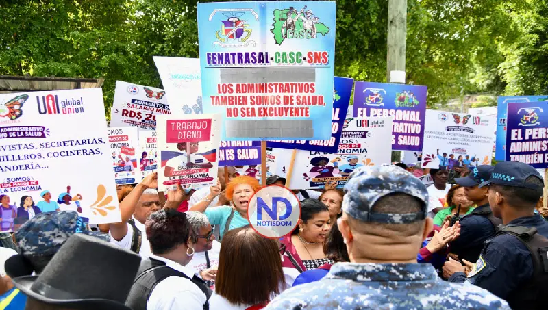 Trabajadores de la salud reactivan protestas por aumentos salariales y pensiones