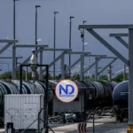El brent alcanza los 100 dólares con subida del 4% tras ataques cruzados entre EE. UU. e Irán