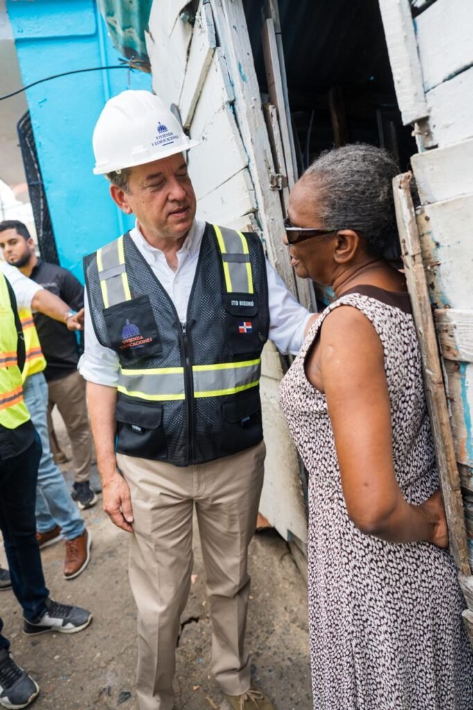 Victor Ito Bisono 4 Mivhed inicia intervención de viviendas en el sector 27 de Febrero