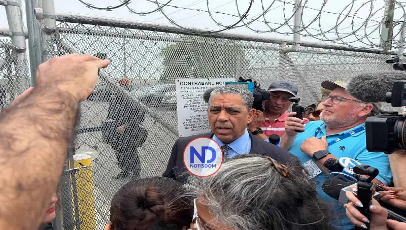 Espaillat critica aumento de fondos para ICE; afirma que no hará "la vista gorda" ante la corrupción 2 Espaillat critica aumento de fondos para ICE; afirma que no hará «la vista gorda» ante la corrupción
