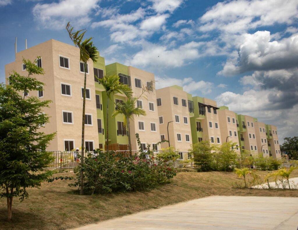 Apartamentos de la Urbanizacion San Jose SDN 1 Abinader entrega 700 apartamentos del Plan Familia Feliz en la Urbanización San José, SDN