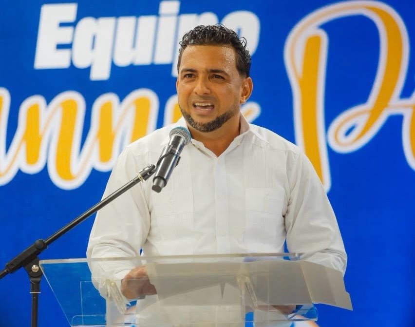 Danny Perez Director distrital de El Higuerito renuncia de la FP y es juramentado en el PRM