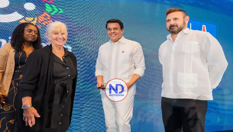 Reconocen a David Collado por impulso al turismo de cruceros en Dominicana 2 Reconocen a David Collado por impulso al turismo de cruceros en Dominicana