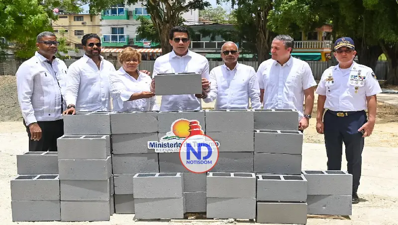 David Collado inicia malecón, plaza y parque en Boca Chica
