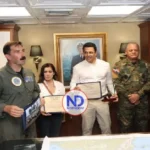 Collado y Embajadora de EEUU visitan el portaaviones Nimitz