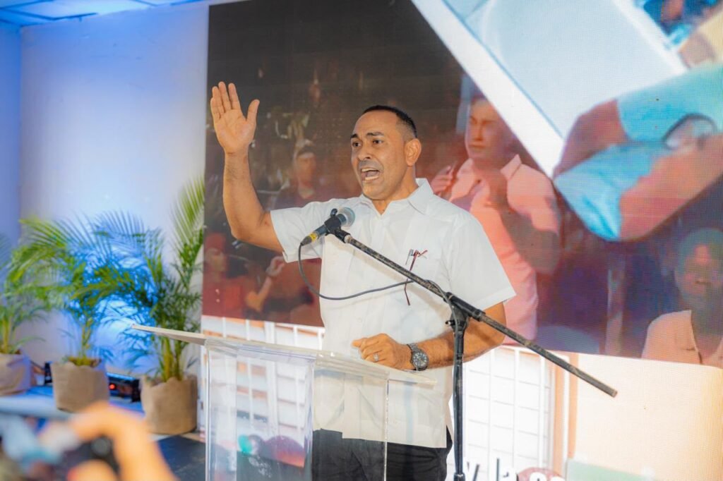 Dirigente del partido Fuerza del Pueblo en Cotuí se juramenta en el PRM 3 Gustavo Leonel Vicioso Dirigente del partido Fuerza del Pueblo en Cotuí se juramenta en el PRM