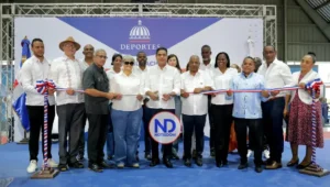 Ministro Kelvin Cruz entrega el multiuso de Consuelo, en SPM