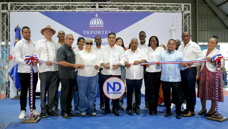 Ministro Kelvin Cruz entrega el multiuso de Consuelo, en SPM