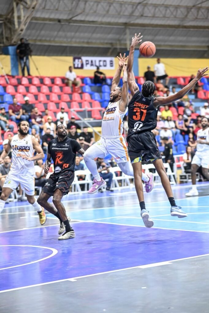 Kevin Obanor 1 Héroes de Moca clasifican a la semifinal al vencer con drama a los Reales de la Vega en la LNB