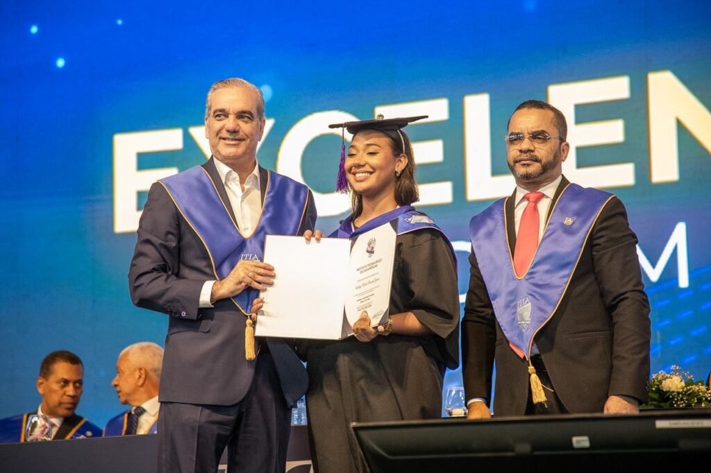 Abinader encabeza graduación ordinaria del ITLA; fueron investidos 642 profesionales tecnológicos 3 Luis Abinader 207 Abinader encabeza graduación ordinaria del ITLA; fueron investidos 642 profesionales tecnológicos