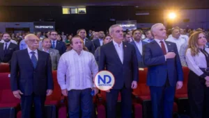 Luis Abinader Y OTROS FUNCIONARIOS (7)