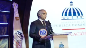 Luis Miguel De Camps inaugura muestra nacional de la Modalidad en Artes en el Teatro Nacional