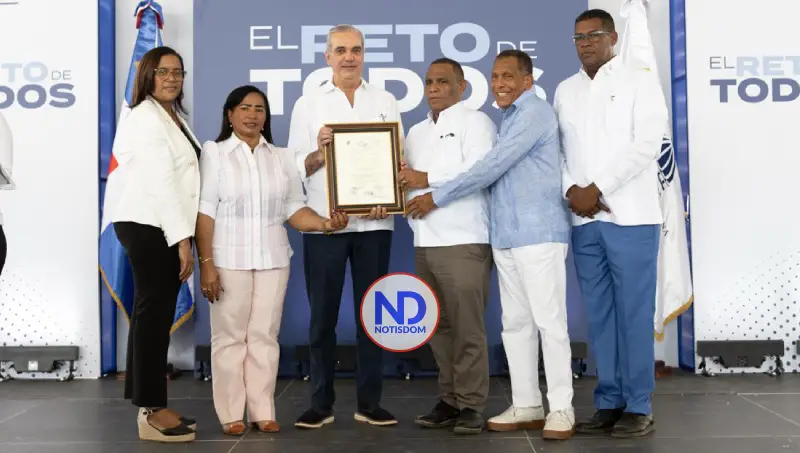 NOTISDOM FOTOS PF2026 2026 06 26T135948.627 Abinader inaugura moderno techado escolar que beneficiará a 388 estudiantes en Duvergé