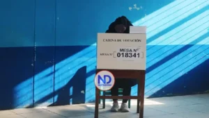 Perú vota para elegir entre Fujimori y Sánchez a su noveno presidente en diez años