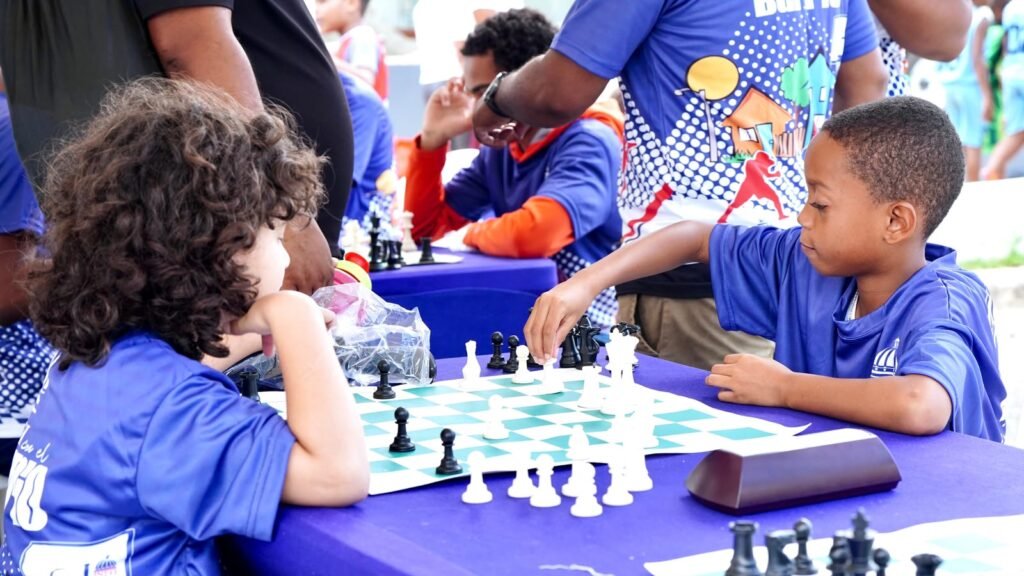Torneo de ajedrez Inefi impacta Ciudad Juan Bosch con deporte, salud y recreación a estudiantes y comunitarios