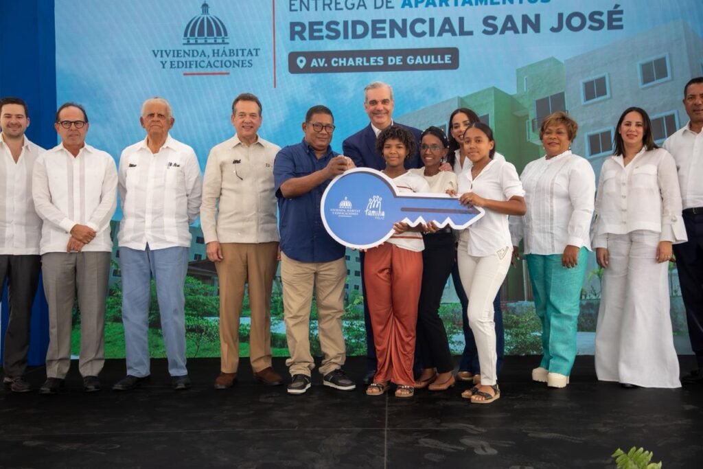 Viviendas Familia Feliz Abinader entrega 700 apartamentos del Plan Familia Feliz en la Urbanización San José, SDN