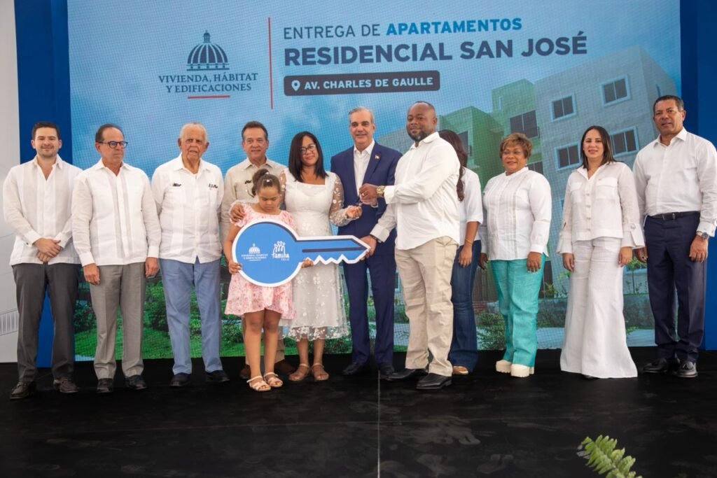 Viviendas Familia Feliz 2 Abinader entrega 700 apartamentos del Plan Familia Feliz en la Urbanización San José, SDN