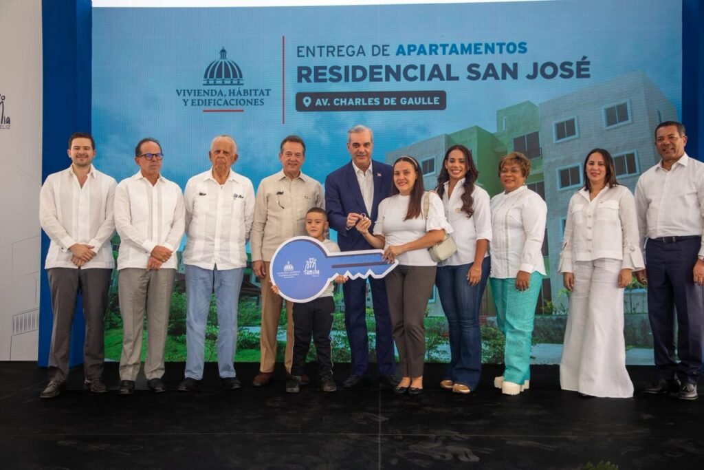 Viviendas Familia Feliz 3 Abinader entrega 700 apartamentos del Plan Familia Feliz en la Urbanización San José, SDN