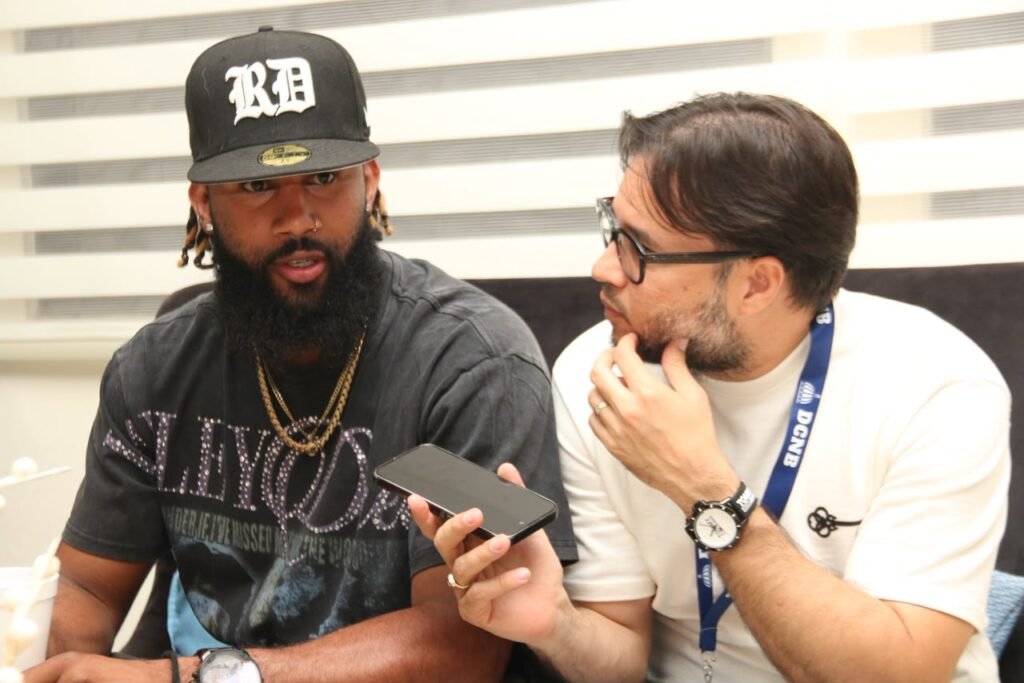 Yoelvin Silven habla con William Aish 1 1 «No sabía si volvería a ver a mi familia»: Peloteros relatan terror vivieron tras terremotos en Venezuela