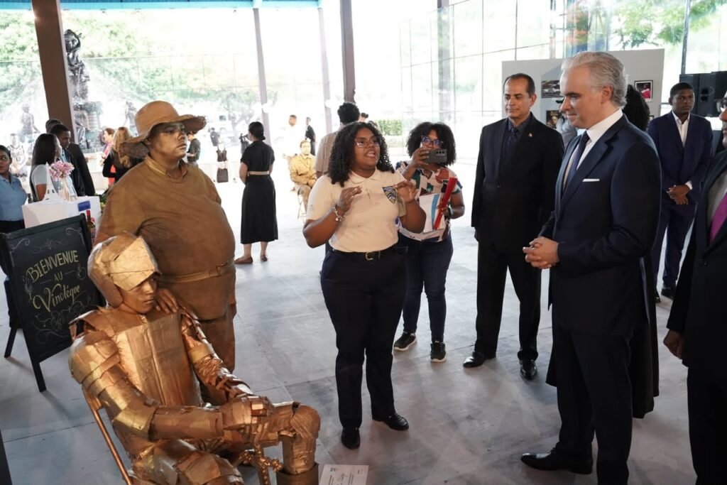 Luis Miguel De Camps inaugura muestra nacional de la Modalidad en Artes en el Teatro Nacional 4 estudiantes de las 18 Regionales educativas del pais 1 Luis Miguel De Camps inaugura muestra nacional de la Modalidad en Artes en el Teatro Nacional