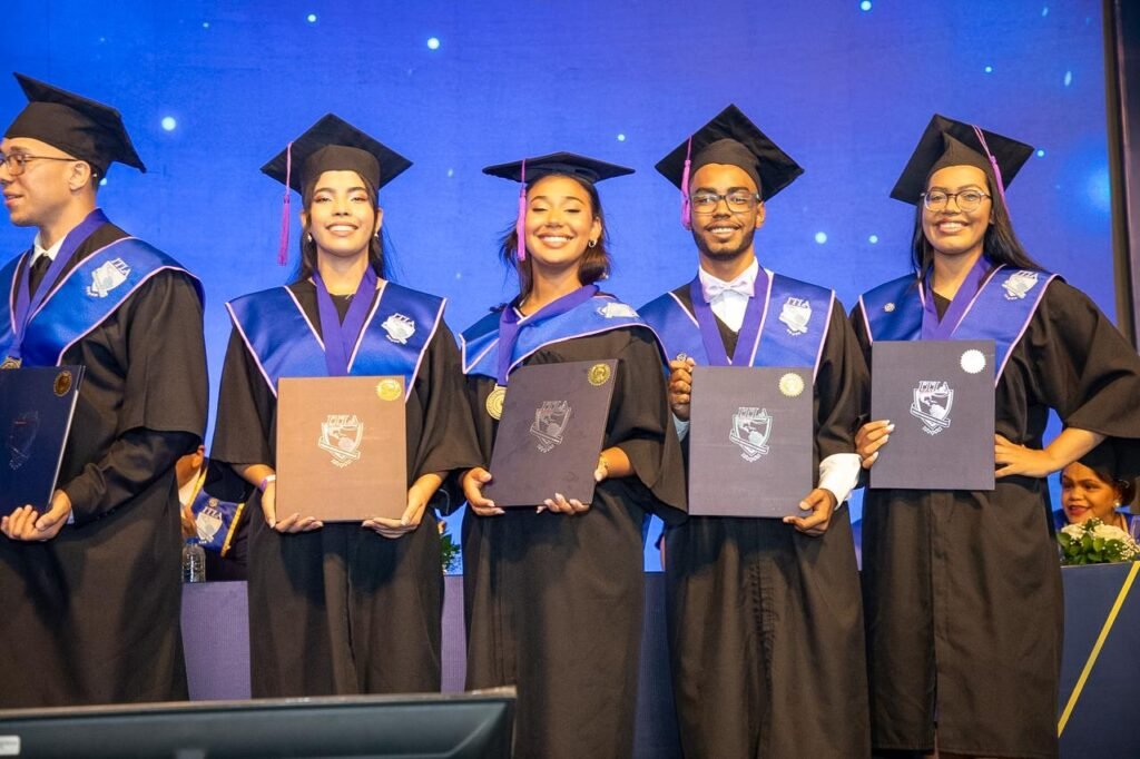 Abinader encabeza graduación ordinaria del ITLA; fueron investidos 642 profesionales tecnológicos 4 graduacion ordinaria del ITLA 3 Abinader encabeza graduación ordinaria del ITLA; fueron investidos 642 profesionales tecnológicos