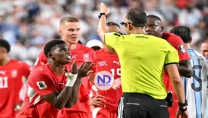 La IFAB admite que la expulsión de Embolo ante Argentina fue un error arbitral
