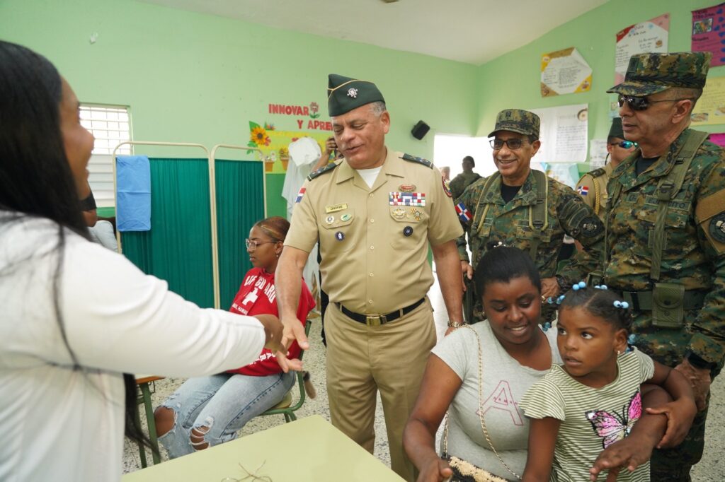Carlos Antonio Fernandez Onofre 9 Mide lleva jornada de salud a 2,500 personas en Sabana de la Mar, Hato Mayor