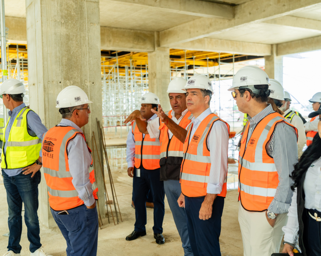 Banco Popular constata avances de City Center en Santo Domingo Este 4 Christopher Paniagua y Rachid Maalouf 2 Banco Popular constata avances de City Center en Santo Domingo Este