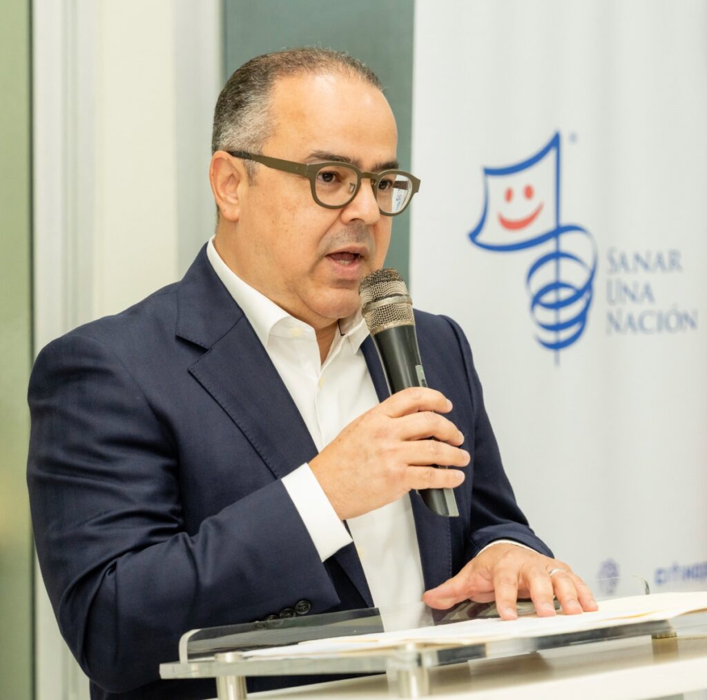 Entregan alimentos y tratamientos médicos al Conape para fortalecer salud y nutrición de adultos mayores 3 Demetrio Urena Entregan alimentos y tratamientos médicos al Conape para fortalecer salud y nutrición de adultos mayores