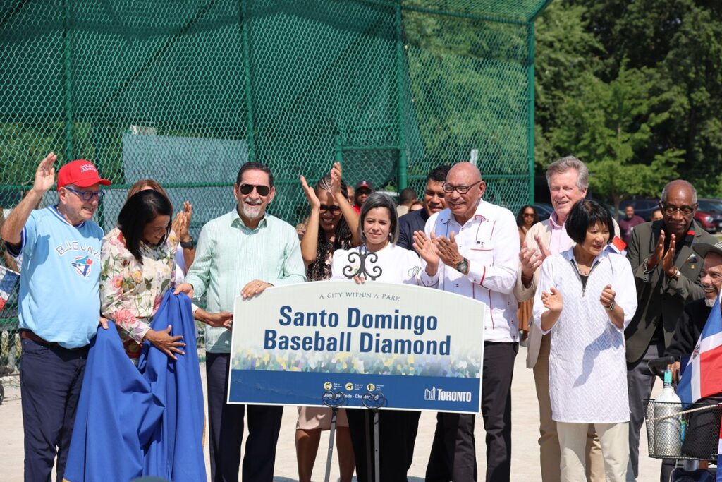 Toronto inaugura el Diamante de Béisbol «Santo Domingo» como símbolo de amistad entre la RD y Canadá 4 Diamante de Beisbo Toronto inaugura el Diamante de Béisbol «Santo Domingo» como símbolo de amistad entre la RD y Canadá
