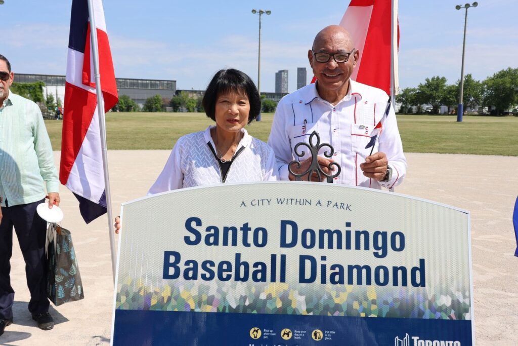 Toronto inaugura el Diamante de Béisbol «Santo Domingo» como símbolo de amistad entre la RD y Canadá 8 Diamante de Beisbol Santo Domingo Toronto inaugura el Diamante de Béisbol «Santo Domingo» como símbolo de amistad entre la RD y Canadá