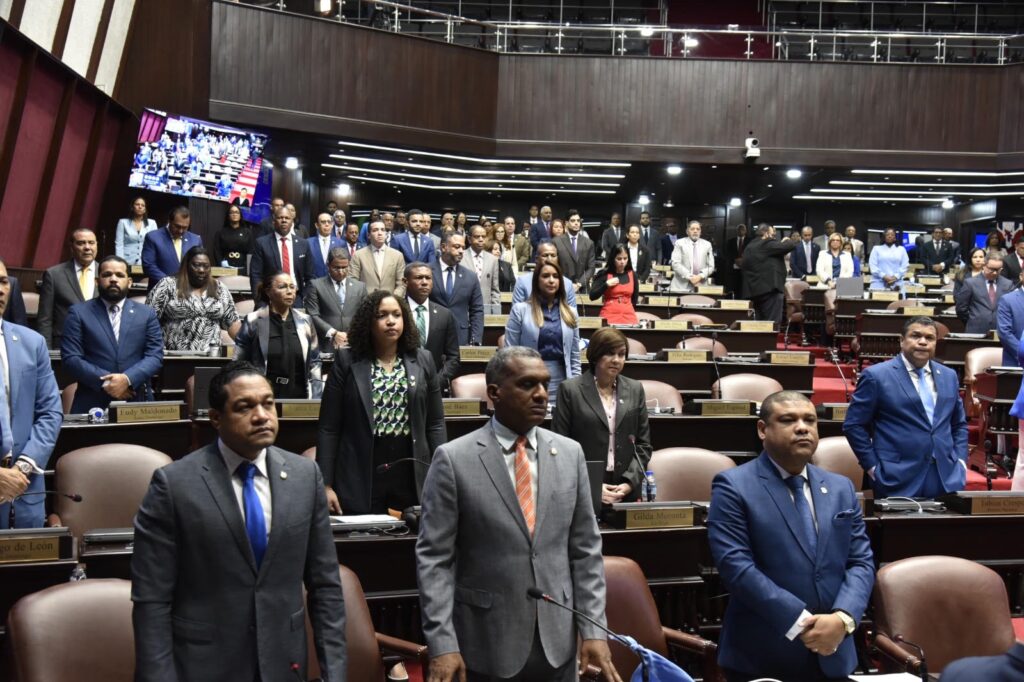 Diputados aprueban declarar 19 de noviembre «Día del Médico Geriatra» 3 Diputados 2 Diputados aprueban declarar 19 de noviembre «Día del Médico Geriatra»