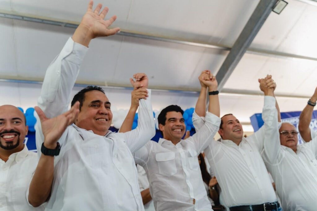 Dirigentes del PRM en Bonao se suman al proyecto presidencial de Arnaud 1 Diputado Martínez encabeza respaldo a Wellington Arnaud en Monseñor Nouel
