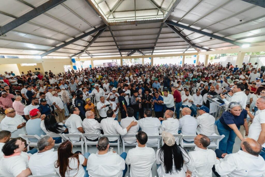 Dirigentes del PRM en Bonao se suman al proyecto presidencial de Arnaud 2 Diputado Martínez encabeza respaldo a Wellington Arnaud en Monseñor Nouel
