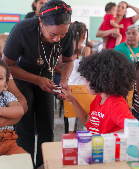 GBC 4 Raymond Rodríguez y Fundación GBC realizan operativo médico gratuito en Cuevas de Cevicos