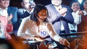 El Gobierno Perú inicia la transferencia gestión a Fujimori