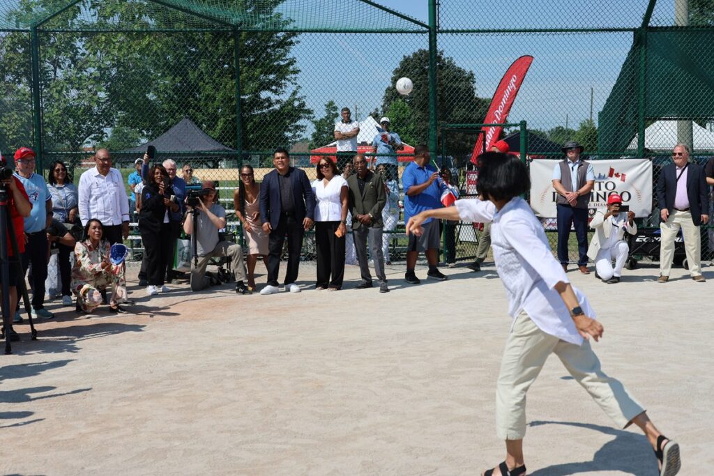 Toronto inaugura el Diamante de Béisbol «Santo Domingo» como símbolo de amistad entre la RD y Canadá 6 Kenia Bido Toronto inaugura el Diamante de Béisbol «Santo Domingo» como símbolo de amistad entre la RD y Canadá