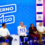 Presidente Abinader prioriza soluciones al agua potable durante encuentro comunitario en Samaná