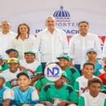 Presidente Luis Abinader y ministro Kelvin Cruz entregan remozado estadio de béisbol en Samaná