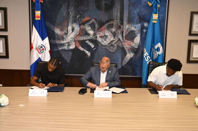 Banreservas incorpora Montero y Feliz embajadores en Europa 3 Leonardo Aguilera Jean Montero y Andres Feliz. 1 Banreservas incorpora Montero y Feliz embajadores en Europa